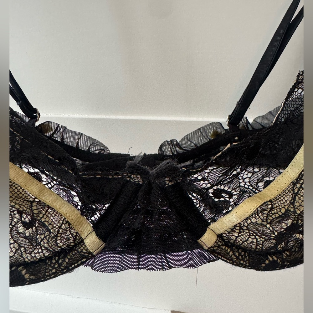 Elle MacPherson Elegant Black and Gold Lace Bra